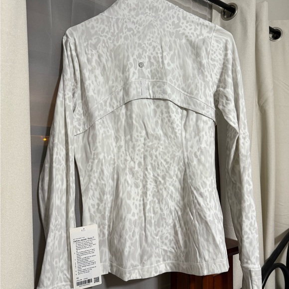 NWT lululemon white leopard size 10 - Picture 4 of 4